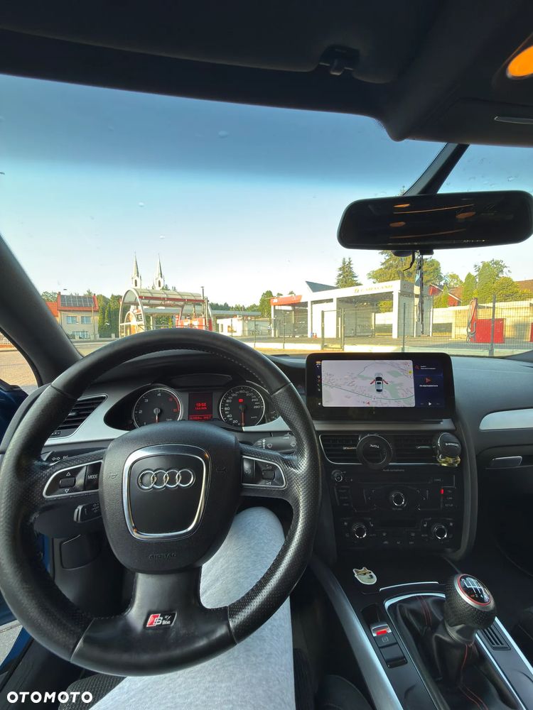 Audi A4 Limousine - 13