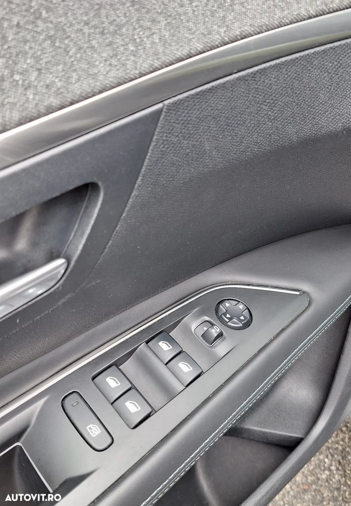 Peugeot 3008 1.2 PureTech Turbo S&S Allure - 16