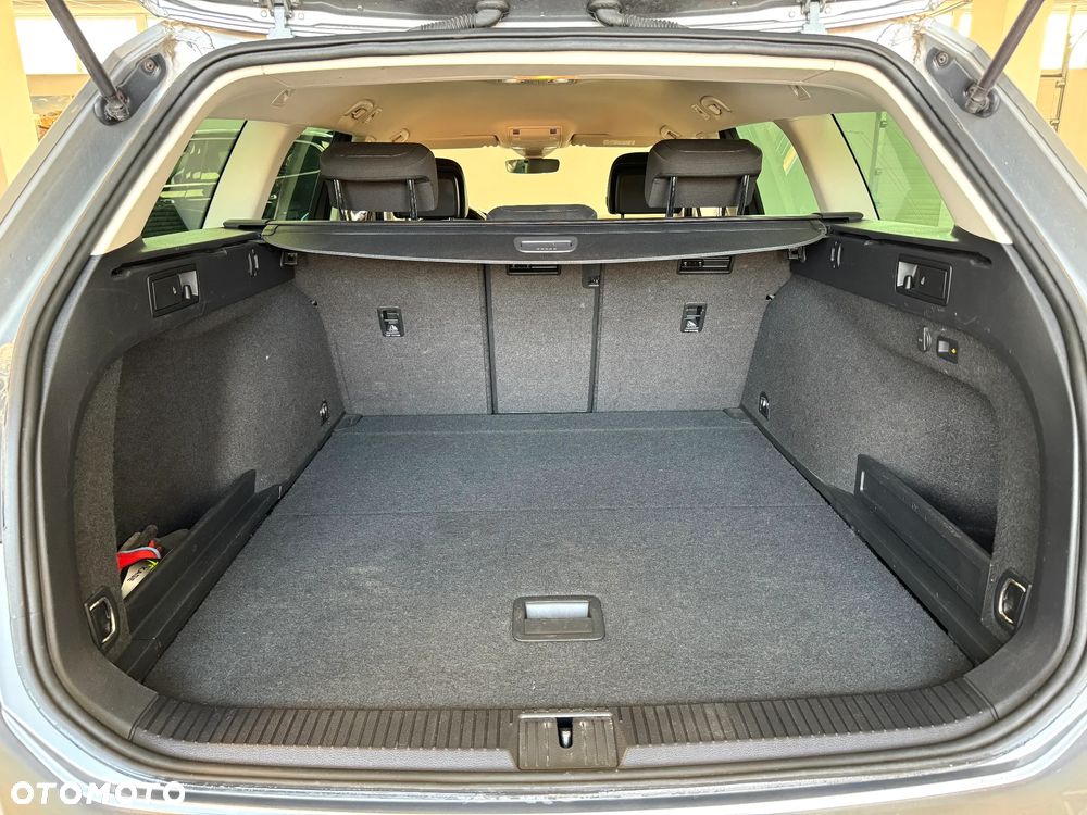 Volkswagen Passat - 24