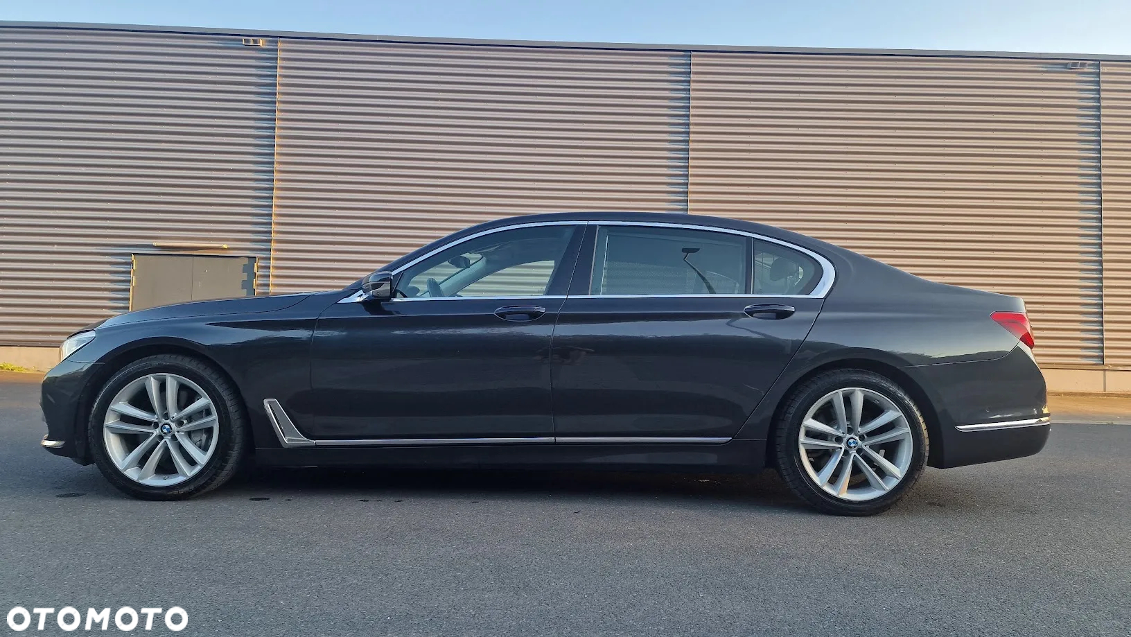 BMW Seria 7 750Li xDrive - 2