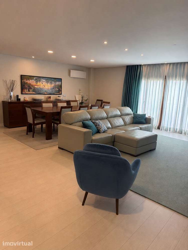Apartamento T3 com varandas em Santo António dos Cavaleiros - Grande imagem: 2/22