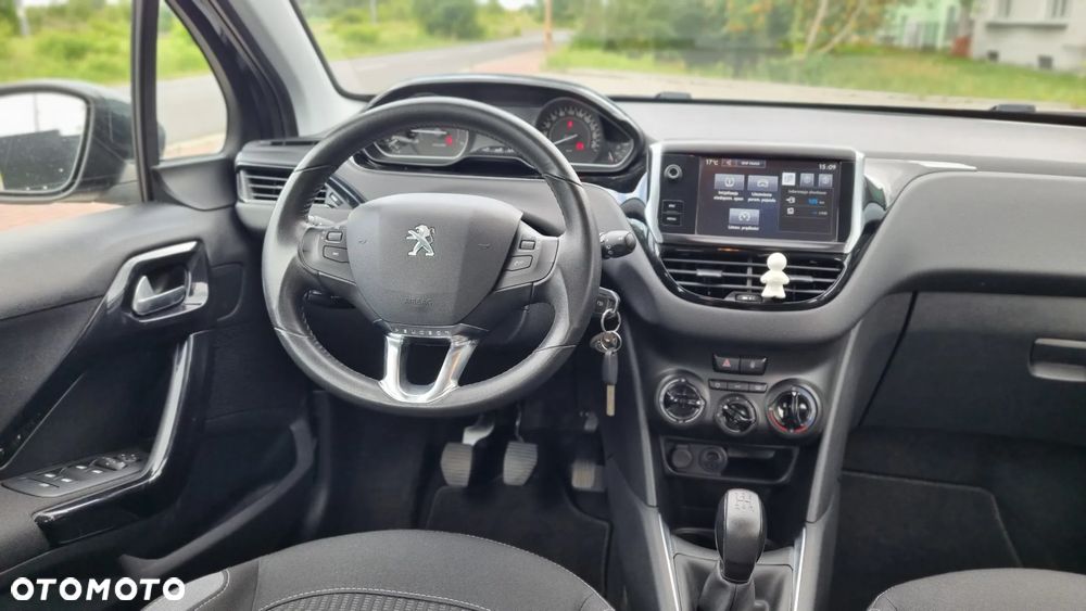 Peugeot 208 - 13