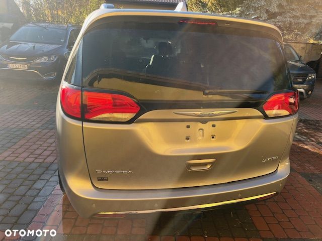 Chrysler Pacifica - 13