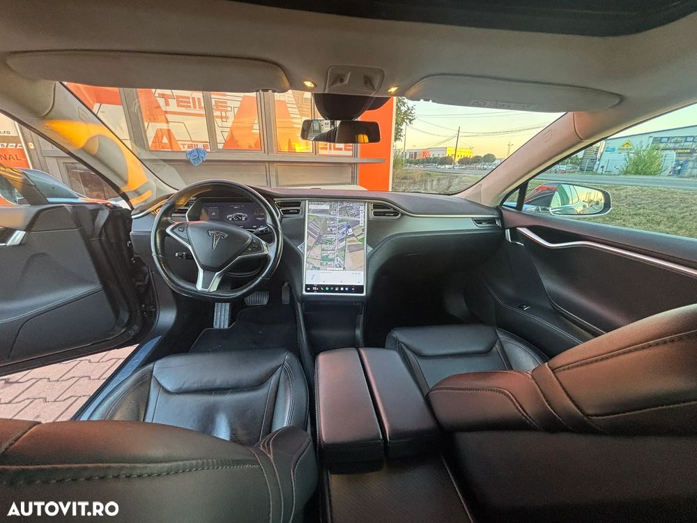 Tesla Model S - 7