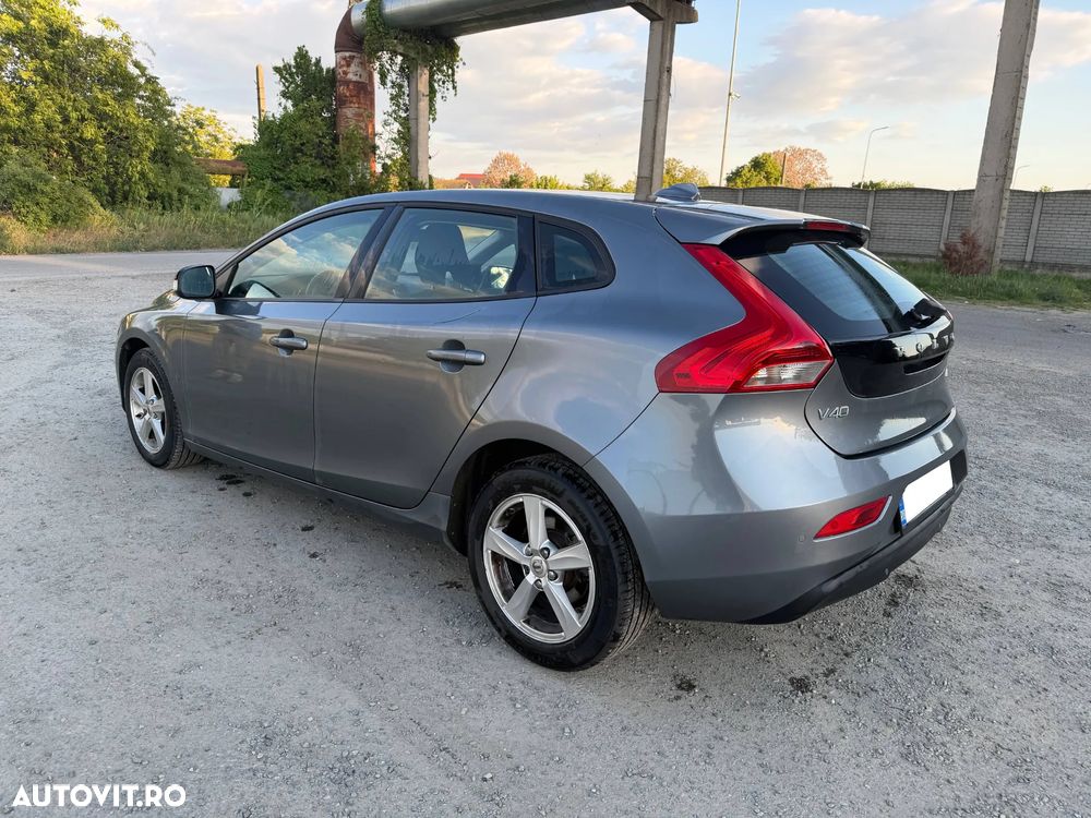 Volvo V40 D2 Geartronic Momentum - 2