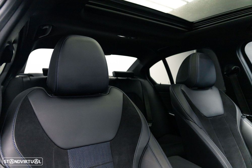 BMW 330 e iPerformance Pack M - 24