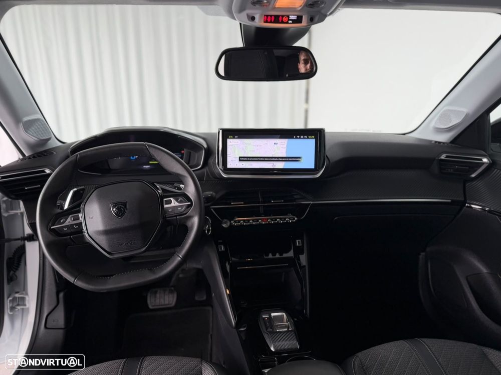 Peugeot 208 1.2 PureTech Allure EAT8 - 8
