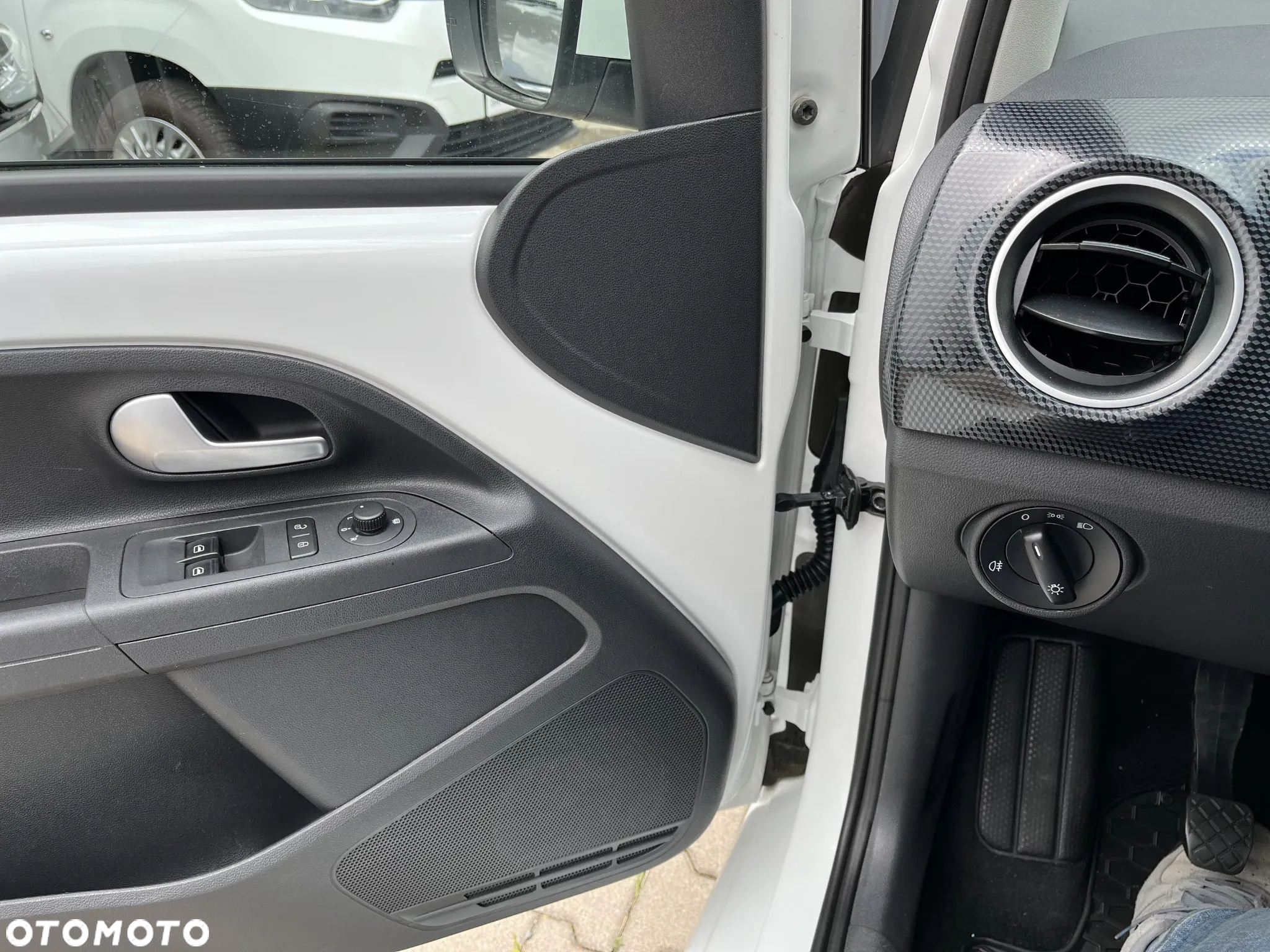Volkswagen up! 1.0 move - 25