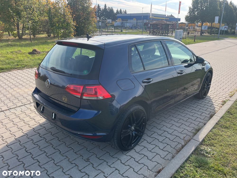 Volkswagen Golf - 6