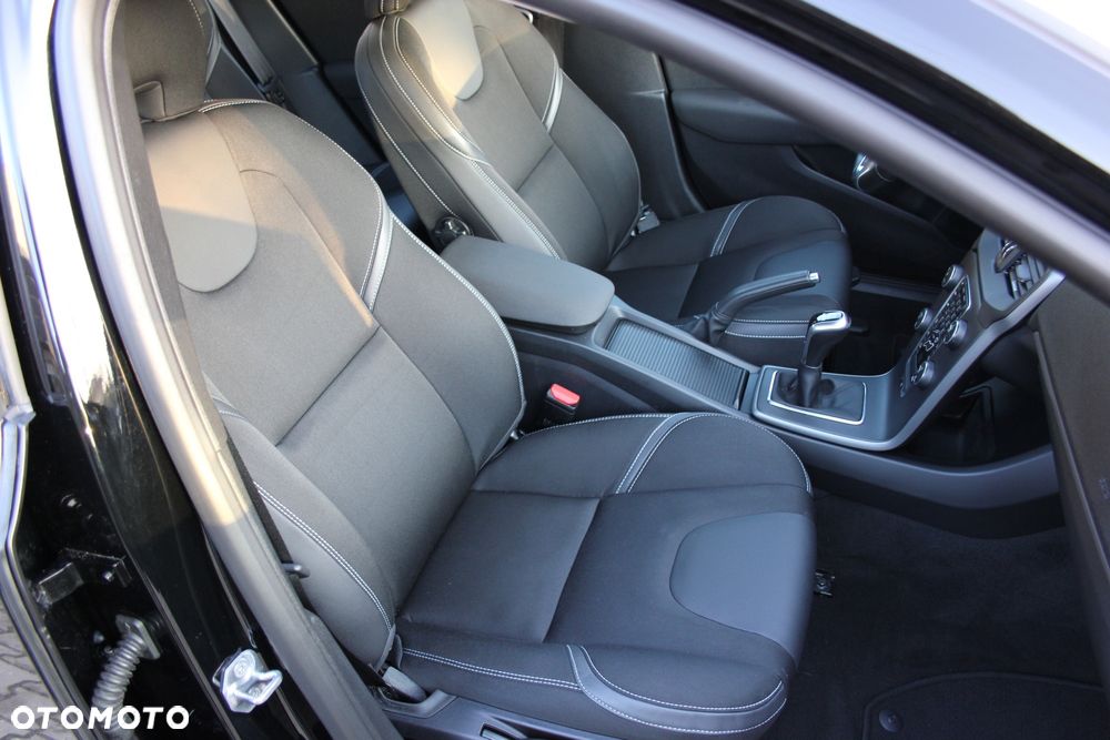 Volvo V40 T2 Momentum - 21