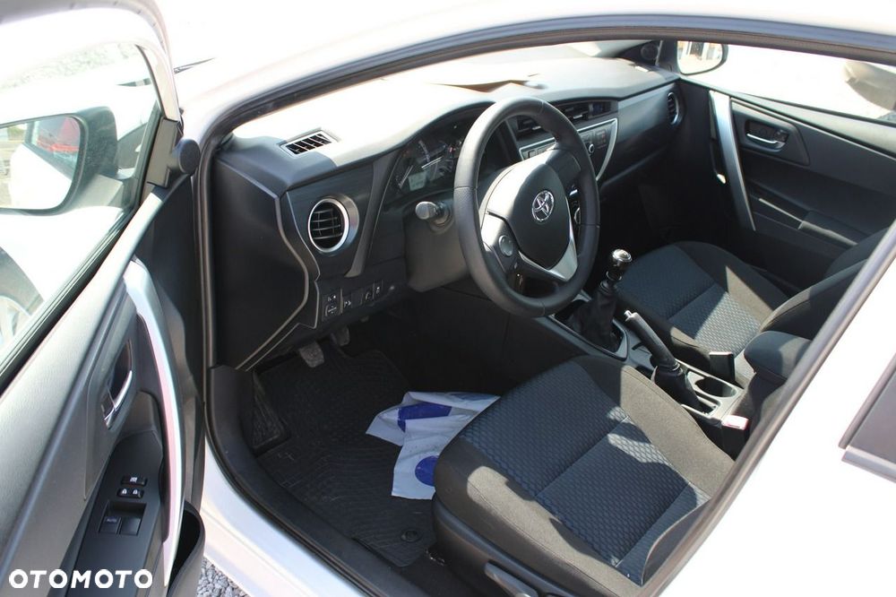 Toyota Auris - 12