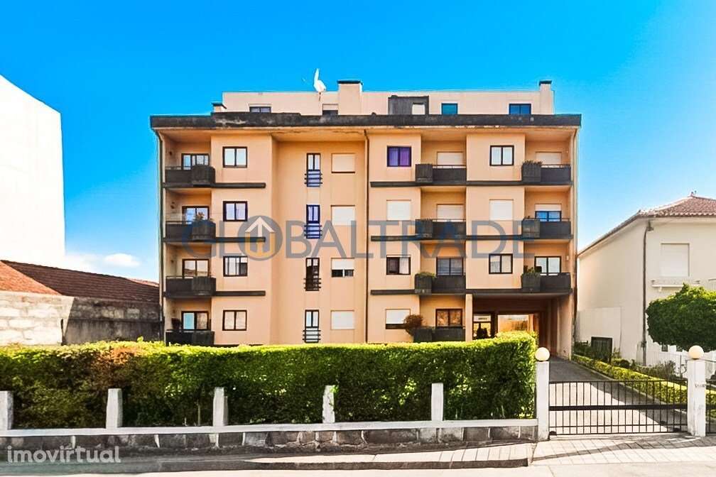 Duplex T1+1 em Condomínio fechado na Maia - Grande imagem: 2/19