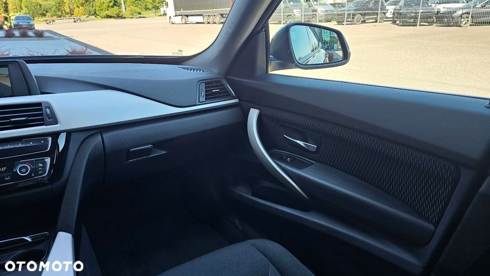 BMW 3GT 320i GPF Business Edition - 15