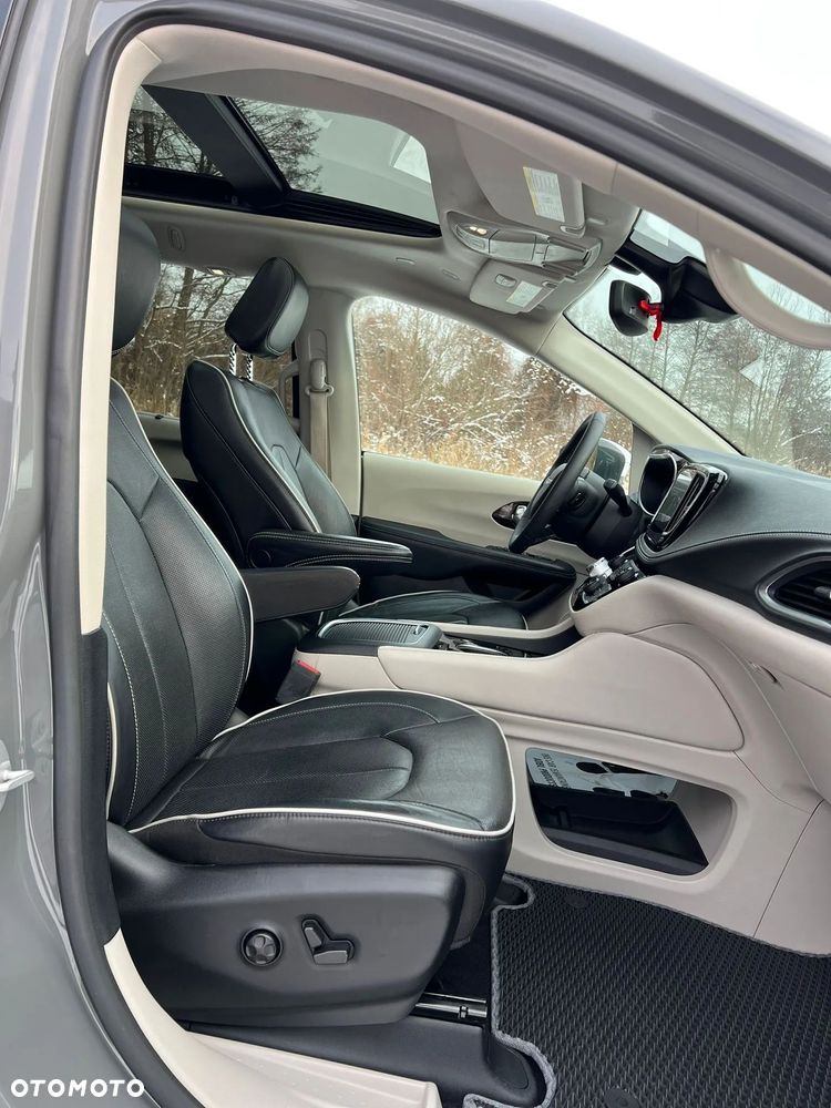 Chrysler Pacifica - 26