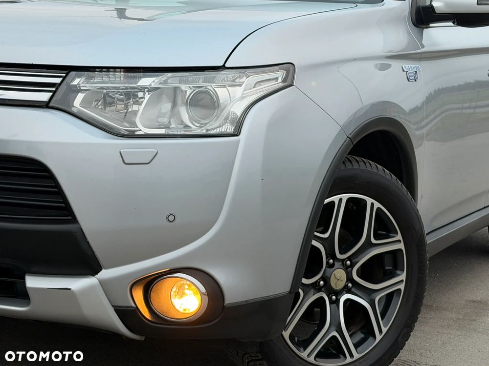 Mitsubishi Outlander 2.0 4WD Plus - 32