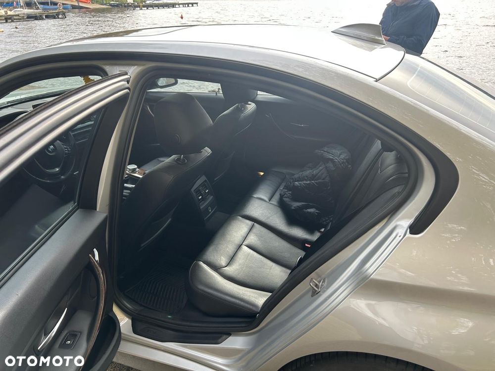 BMW Seria 3 328i xDrive - 11
