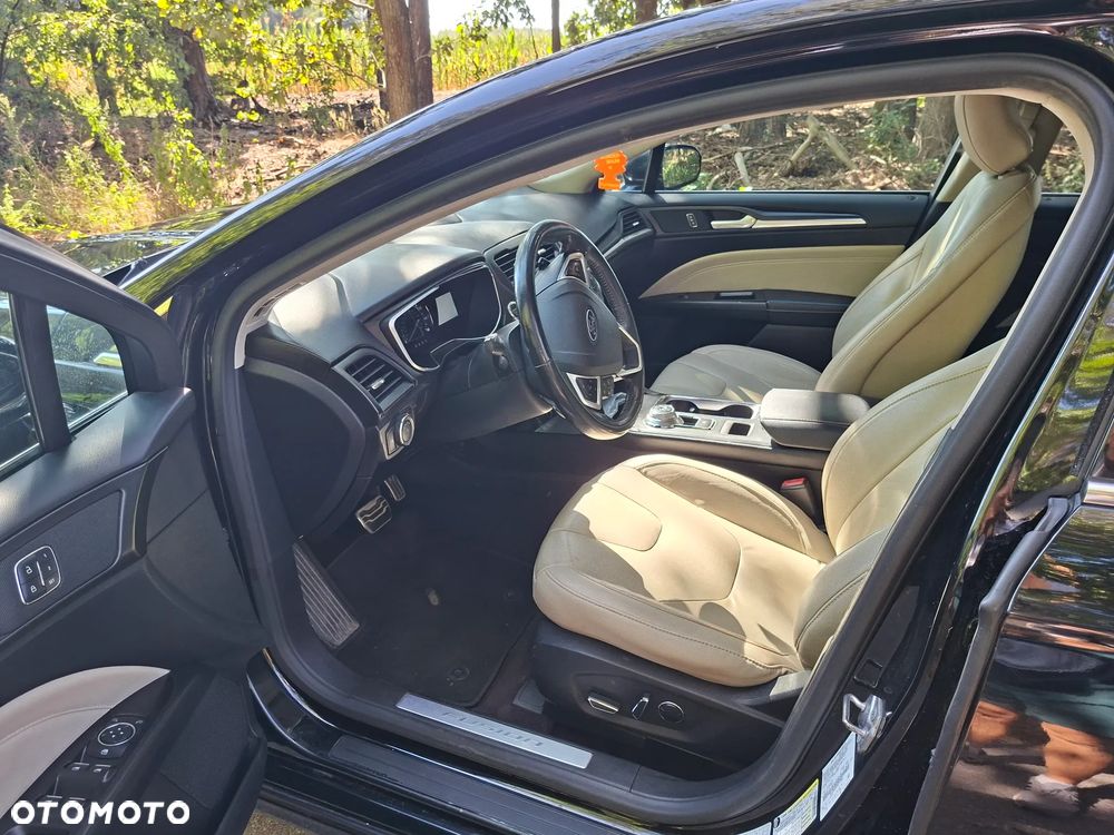 Ford Fusion - 8