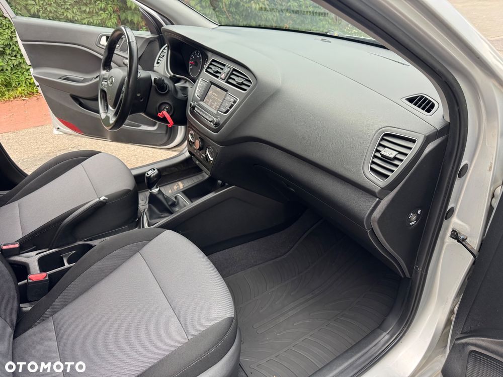 Hyundai i20 blue 1.2 Advantage+ - 15
