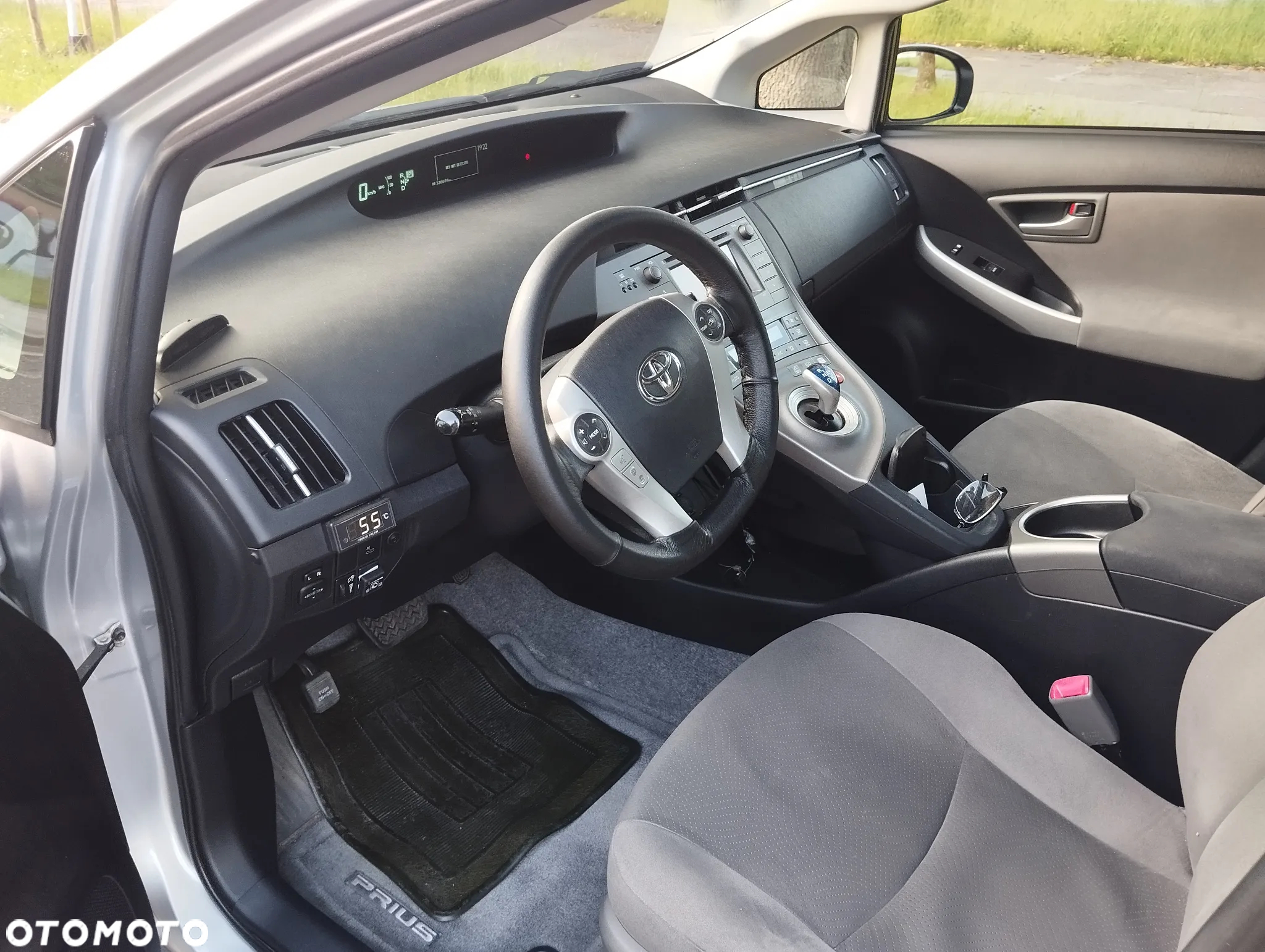Toyota Prius (Hybrid) - 7