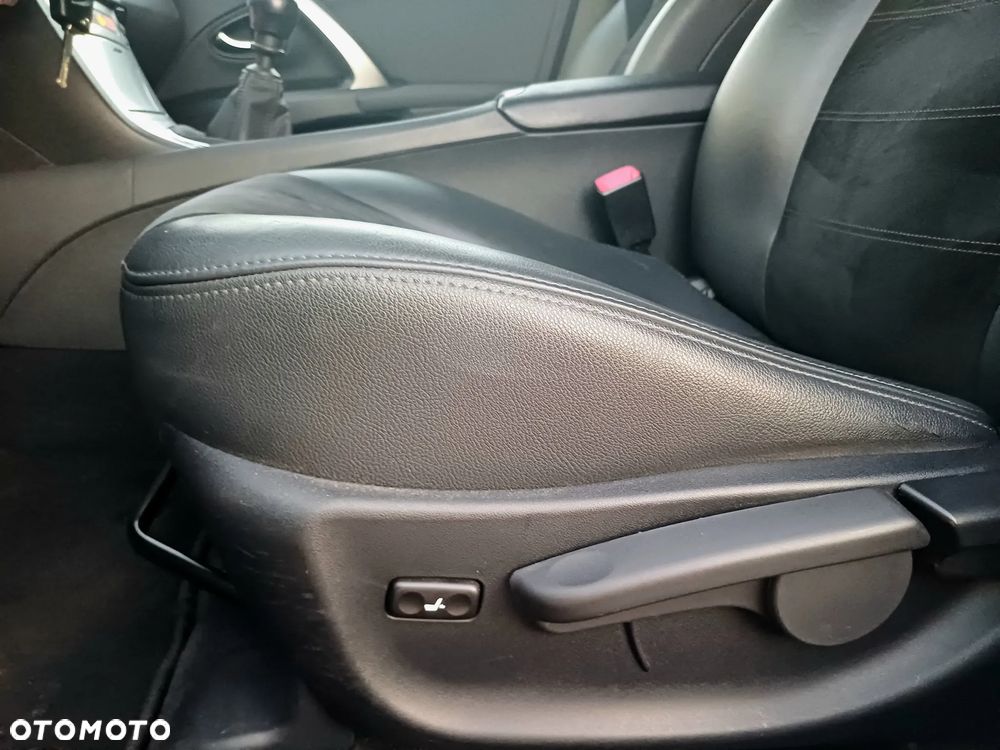 Toyota Avensis 2.0 Executive - 17