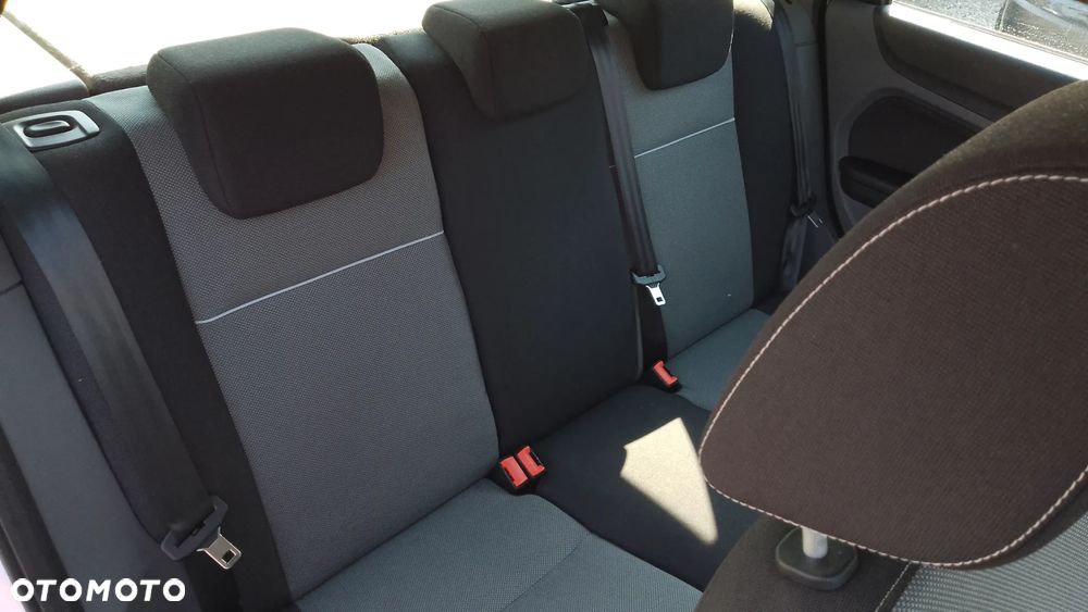 Ford Focus 1.6 TI-VCT Ambiente - 19