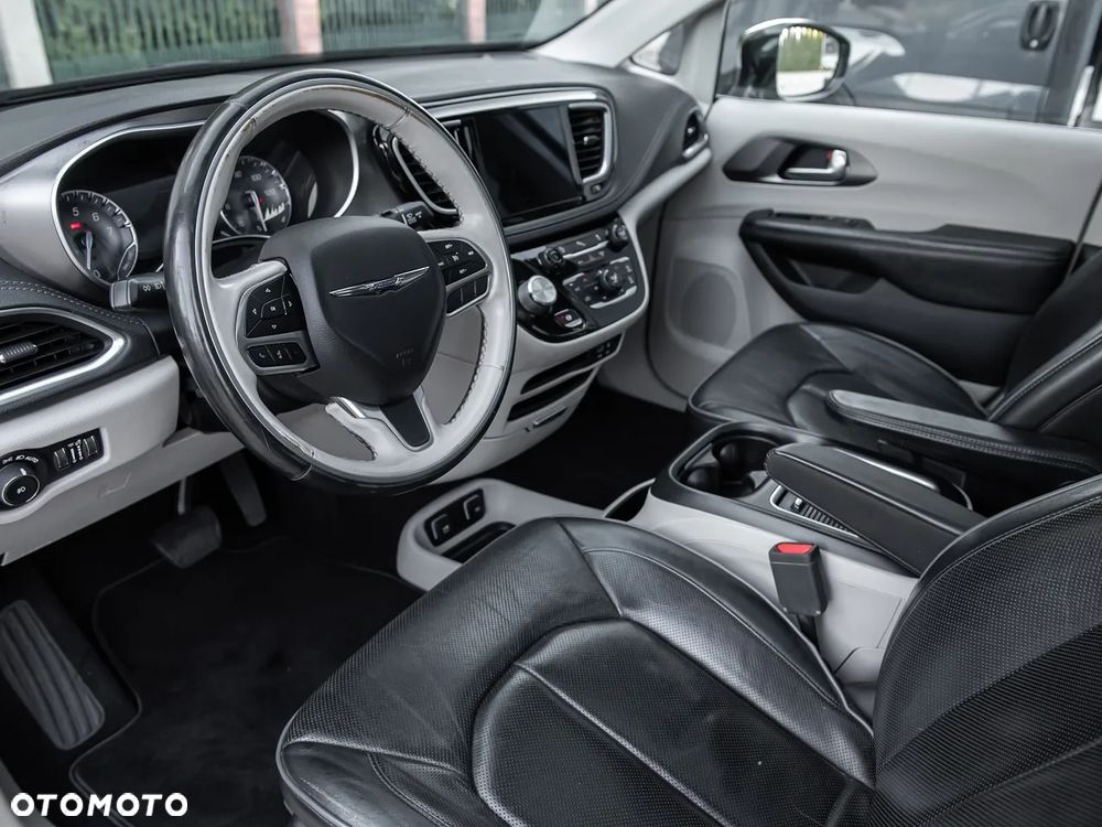 Chrysler Pacifica - 15