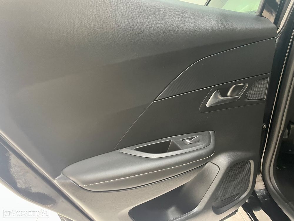 Peugeot 2008 Hybrid 136 e-DSC Allure - 31