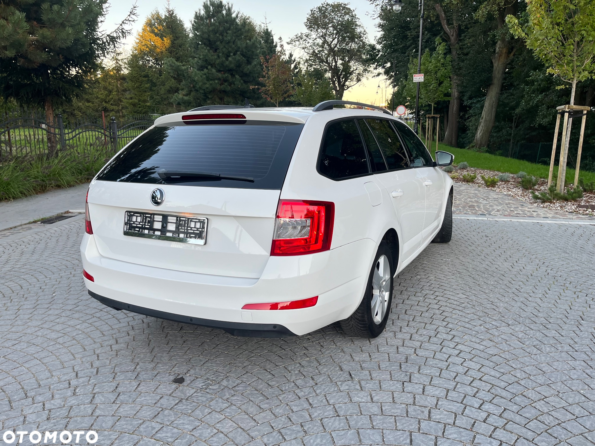 Skoda Octavia 2.0 TDI Elegance DSG - 6