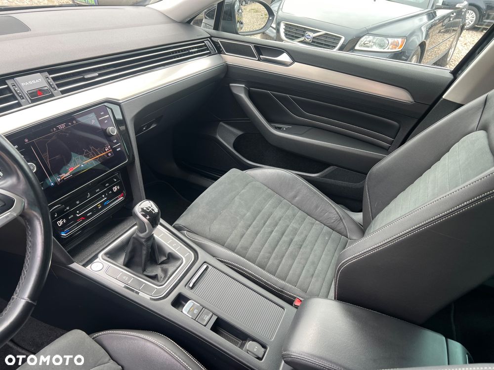 Volkswagen Passat 2.0 TDI SCR Highline - 13