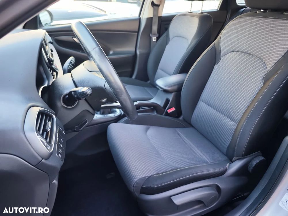 Hyundai i30 1.5 110CP 5DR M/T Comfort - 12