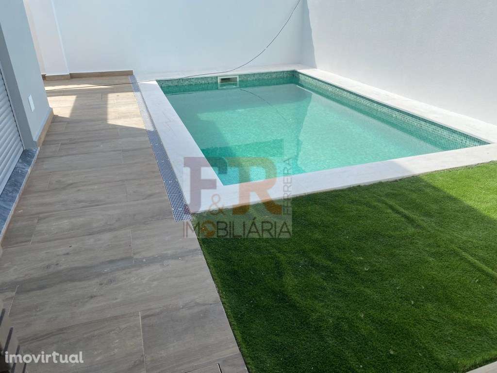 Moradia T3+1 com Piscina. Pinhal General. Fernão Ferro - Grande imagem: 2/27