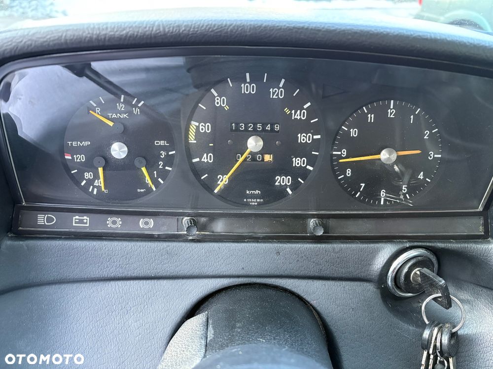 Mercedes-Benz W123 - 16