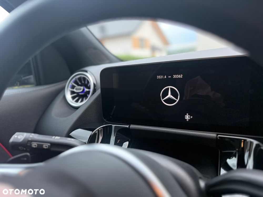 Mercedes-Benz GLA - 11