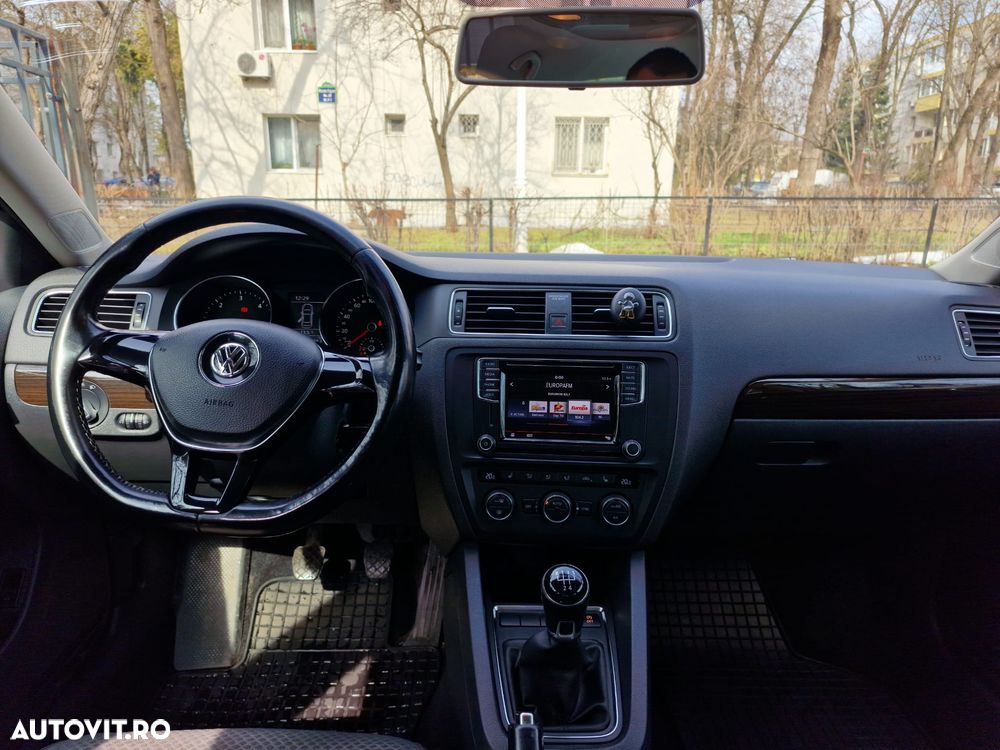 Volkswagen Jetta - 5