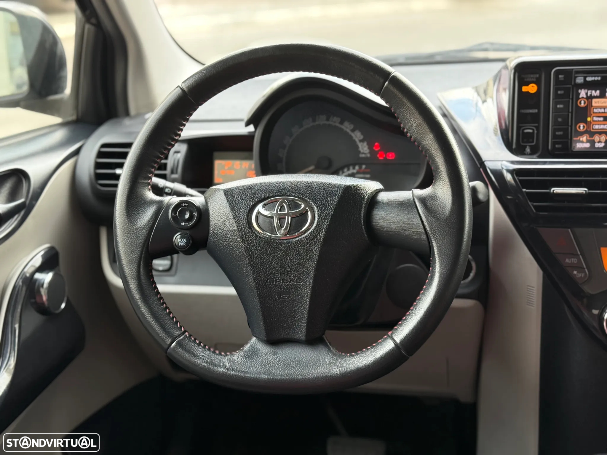 Toyota iQ 1.33 VVT-i 2 MultiDrive NAVI+Bluetooth - 8