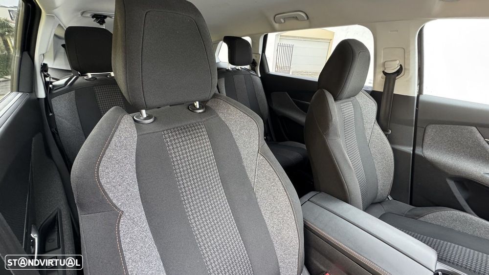 Peugeot 5008 1.2 PureTech Allure EAT8 - 12