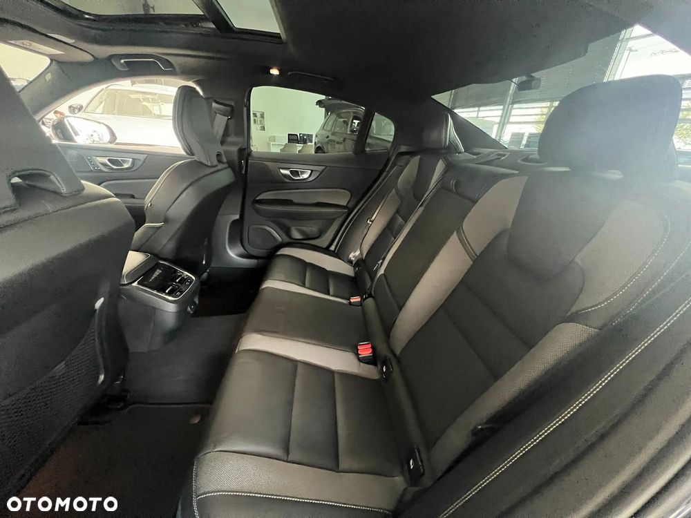 Volvo S60 B5 B AWD Ultimate Dark - 22