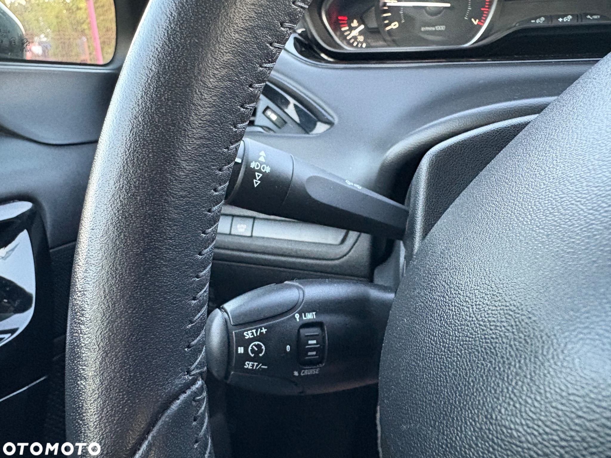 Peugeot 208 PureTech 82 Start & Stop Tech Edition - 11