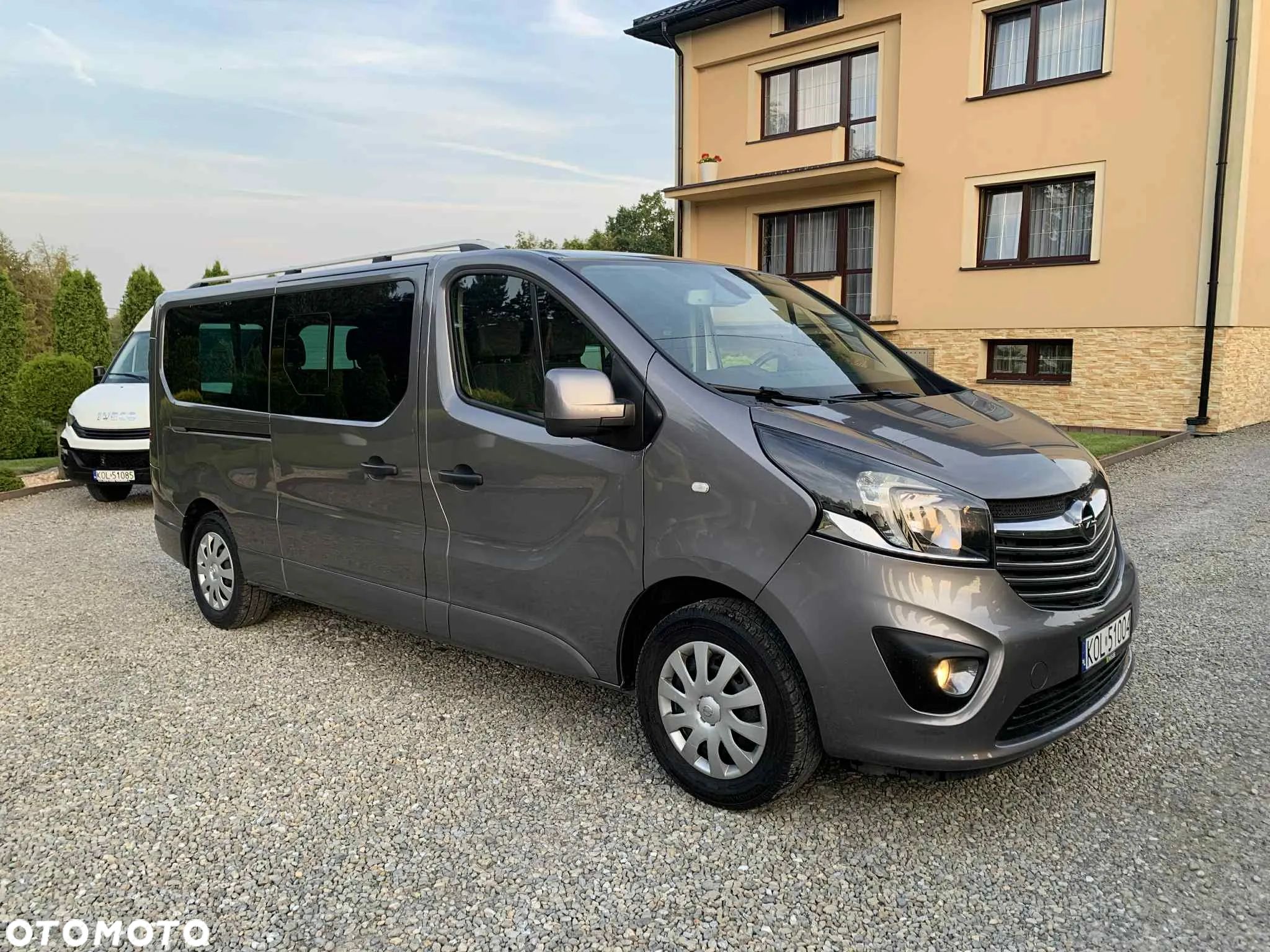 Opel Vivaro - 1