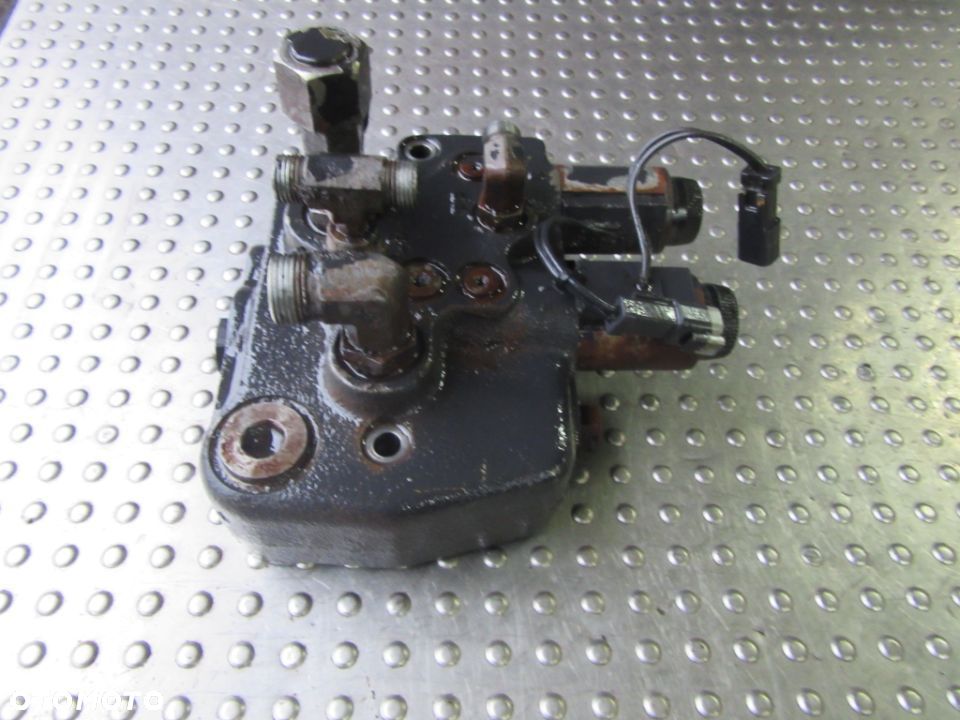 Rozdzielacz blok zaworowy cewka 284230A1 Case McCormick MTX ZTX XTX XTX185 XTX200 XTX215 - 3