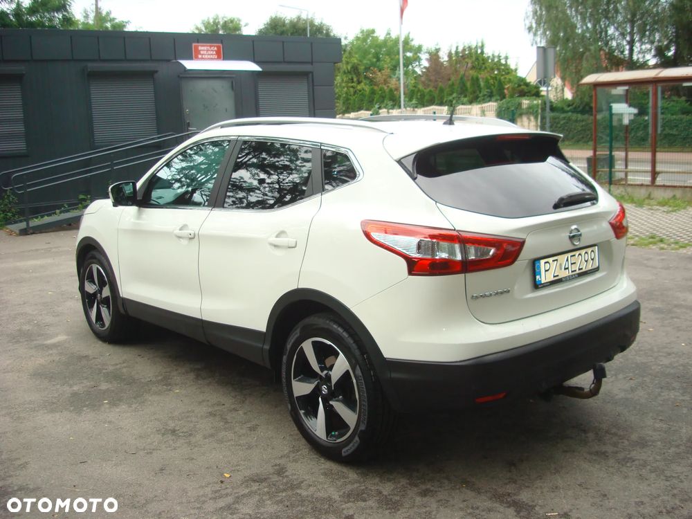 Nissan Qashqai 1.6 DCi Xtronic TEKNA - 6