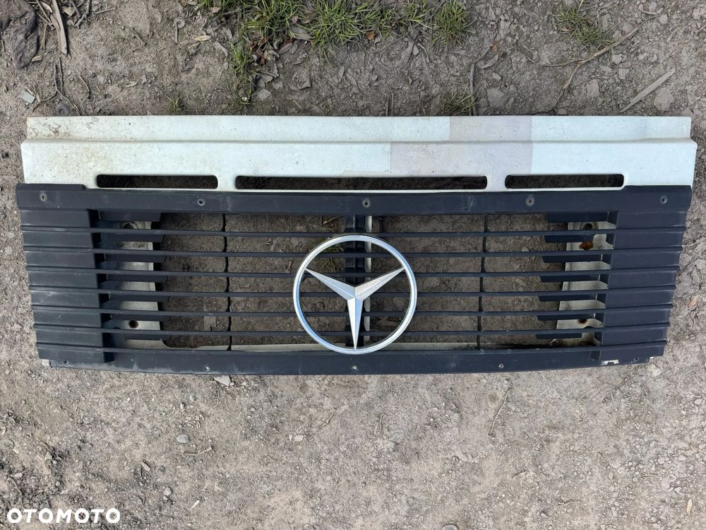 Mercedes-Benz  508 grill przedni - 1