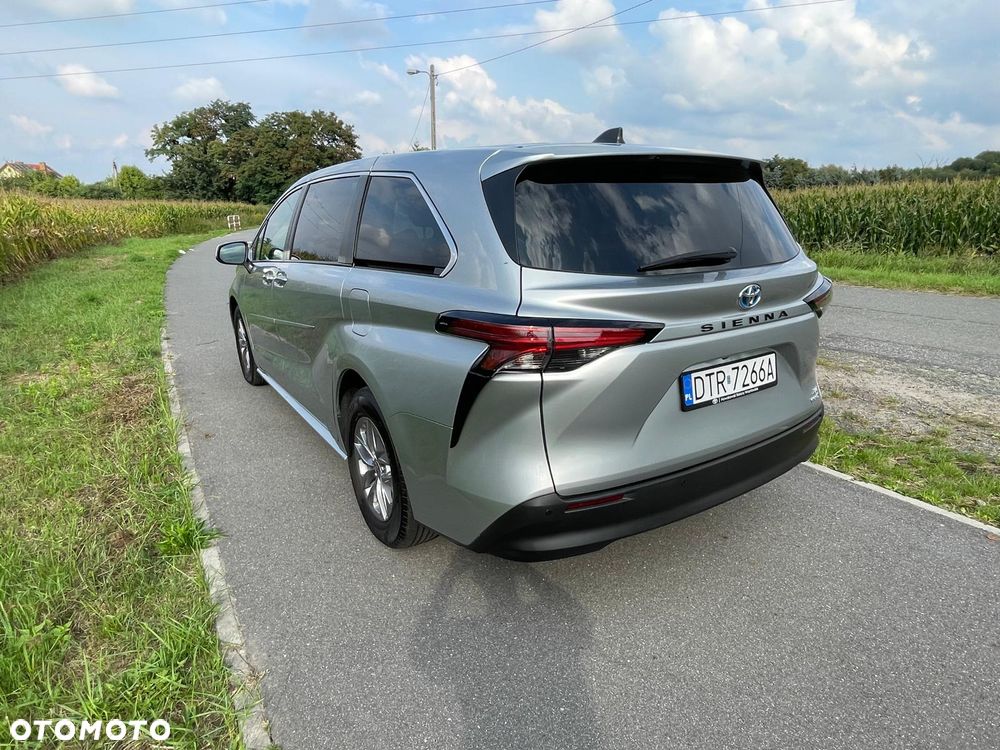 Toyota Sienna - 4