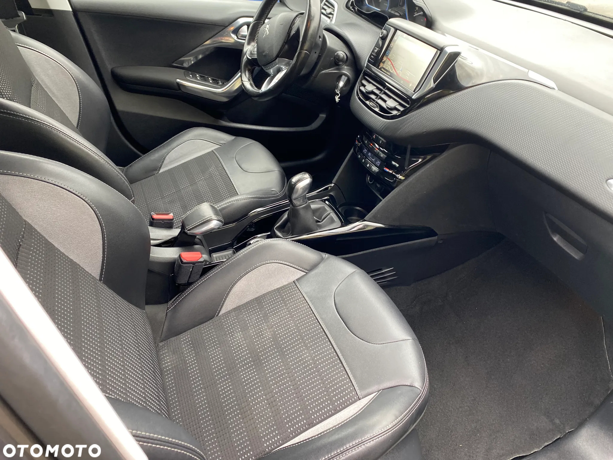 Peugeot 2008 1.2 Pure Tech Allure S&S - 18