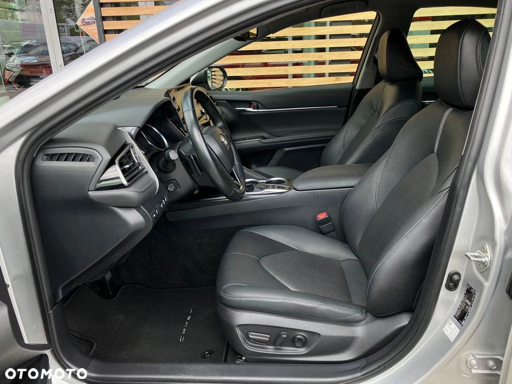 Toyota Camry 2.5 Hybrid Executive CVT - 38