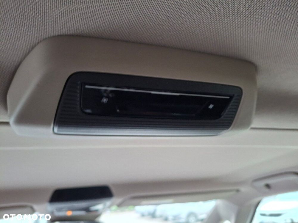 Volkswagen Multivan - 19