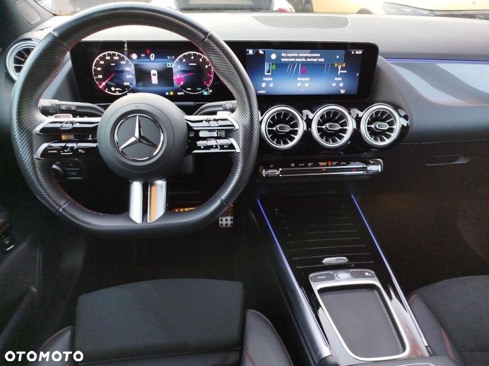 Mercedes-Benz GLA - 15