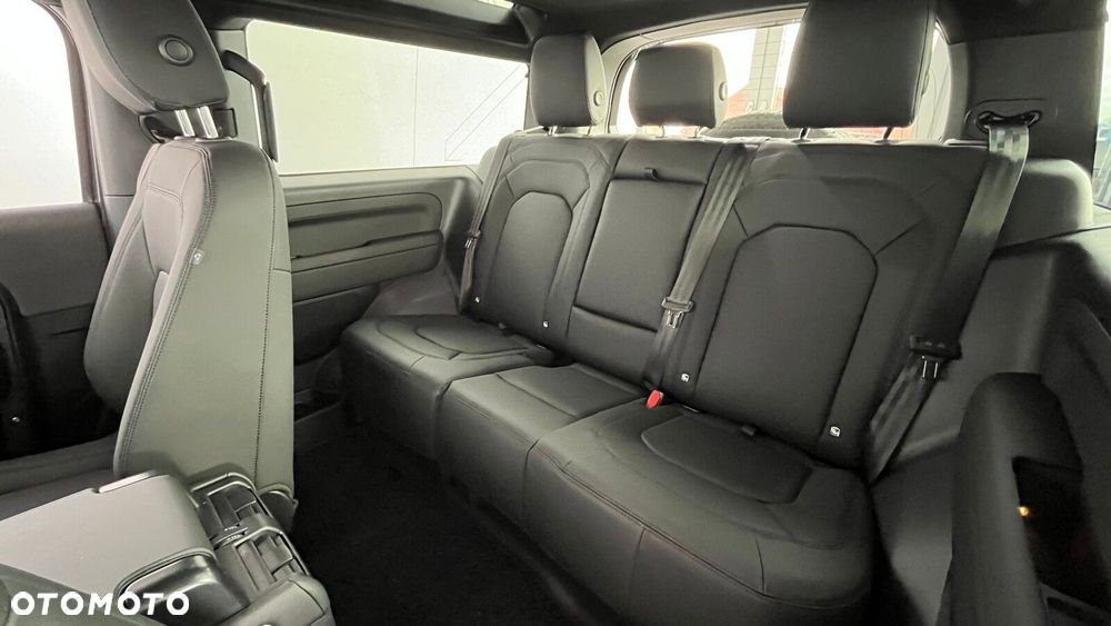 Land Rover Defender - 10