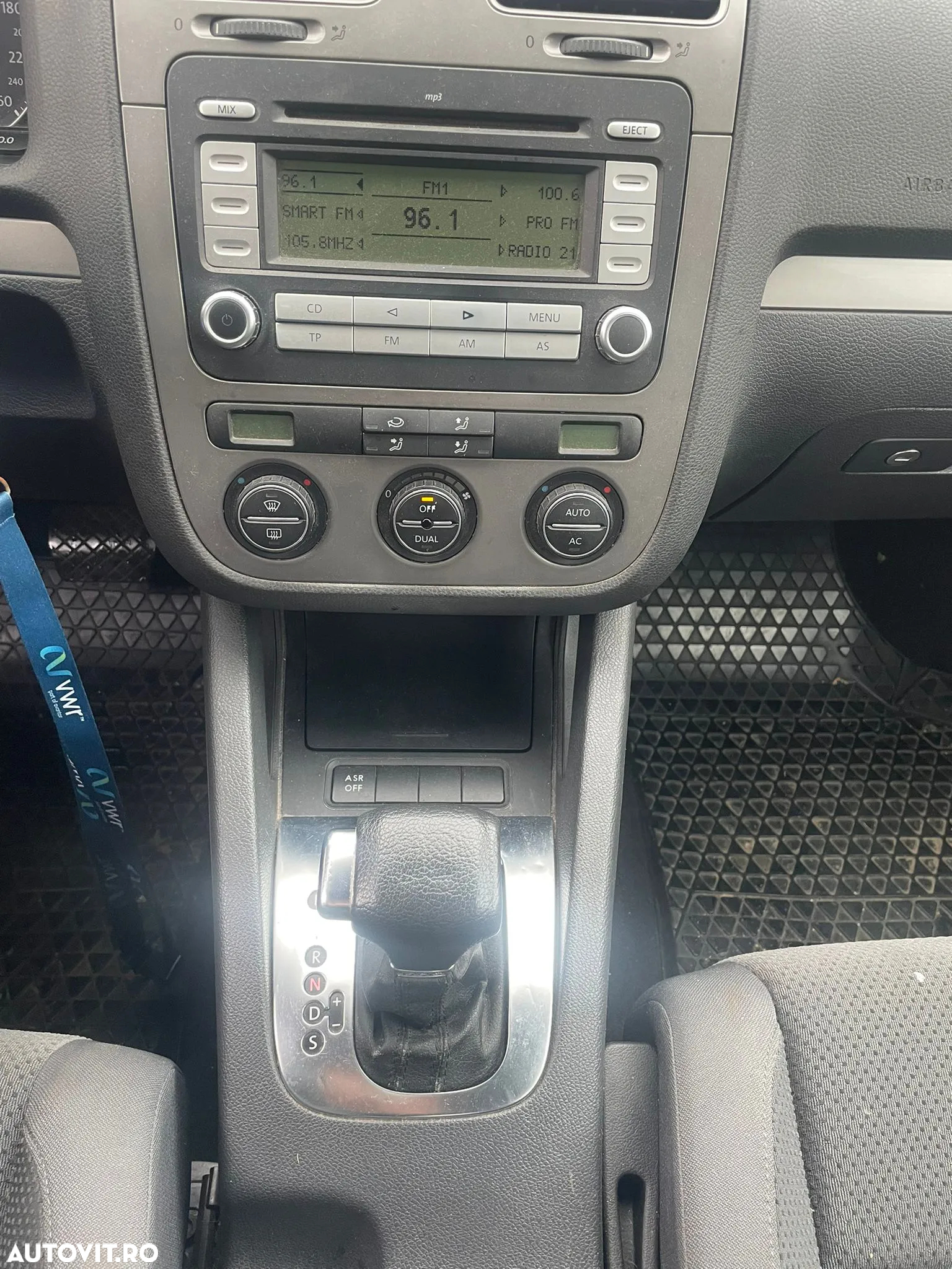 Volkswagen Golf - 8