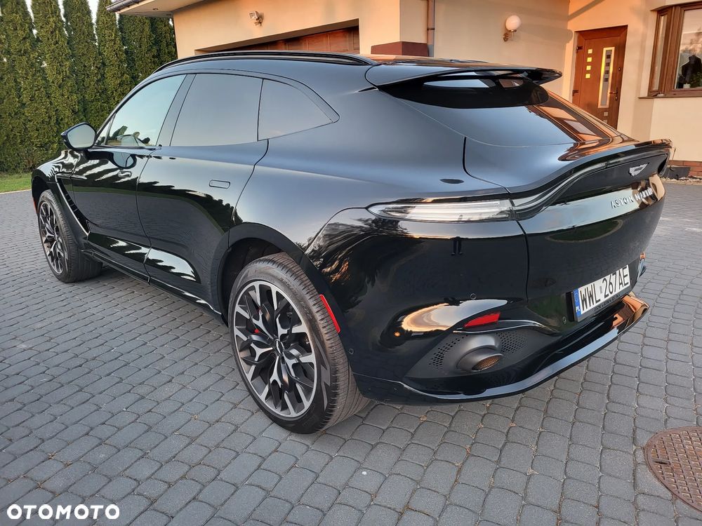 Aston Martin DBX - 7